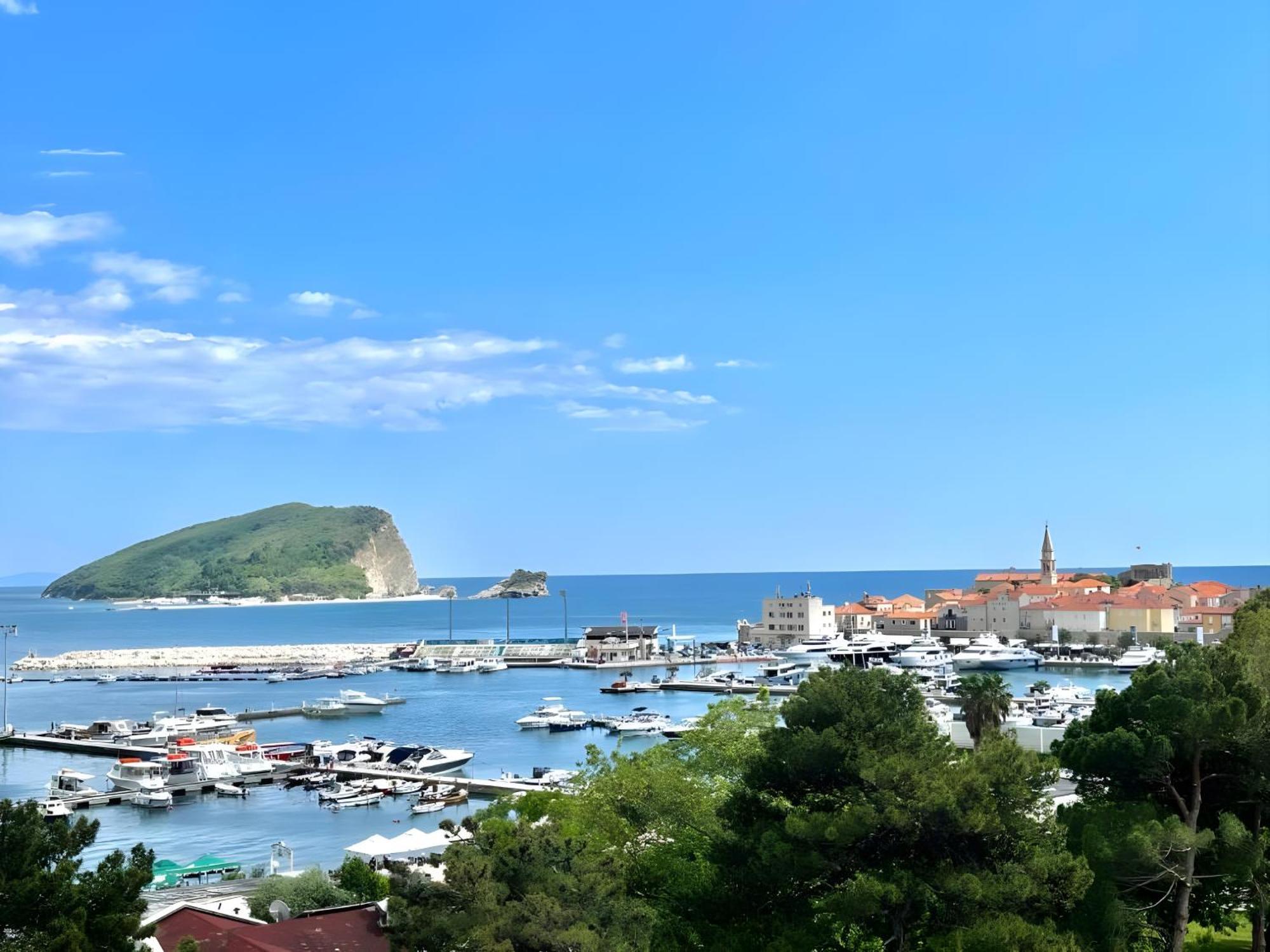 Blue Marlin Apartments Budva Eksteriør billede